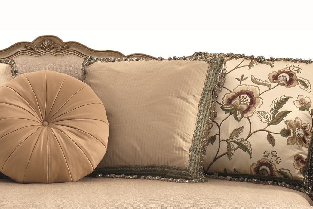 Schnadig Florence A840 082 A Exposed Wood Sofa With On Tufted Schnadig Florence A840 082 A Exposed Wood Sofa With On Tufted Back And Carving Details Design Interiors