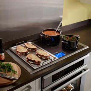 Thermador 36 Masterpiece Series Freedom Induction Range Enjoy The Flexibility Of Cooking With Up To 4 Pots Pans Griddles In Any Combination Shape Or Size Freedom Move