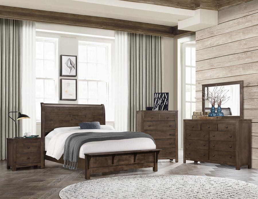 Emerald Ashton Hills Queen Size Bed With Bench Footboard Darvin Furniture Panel Beds