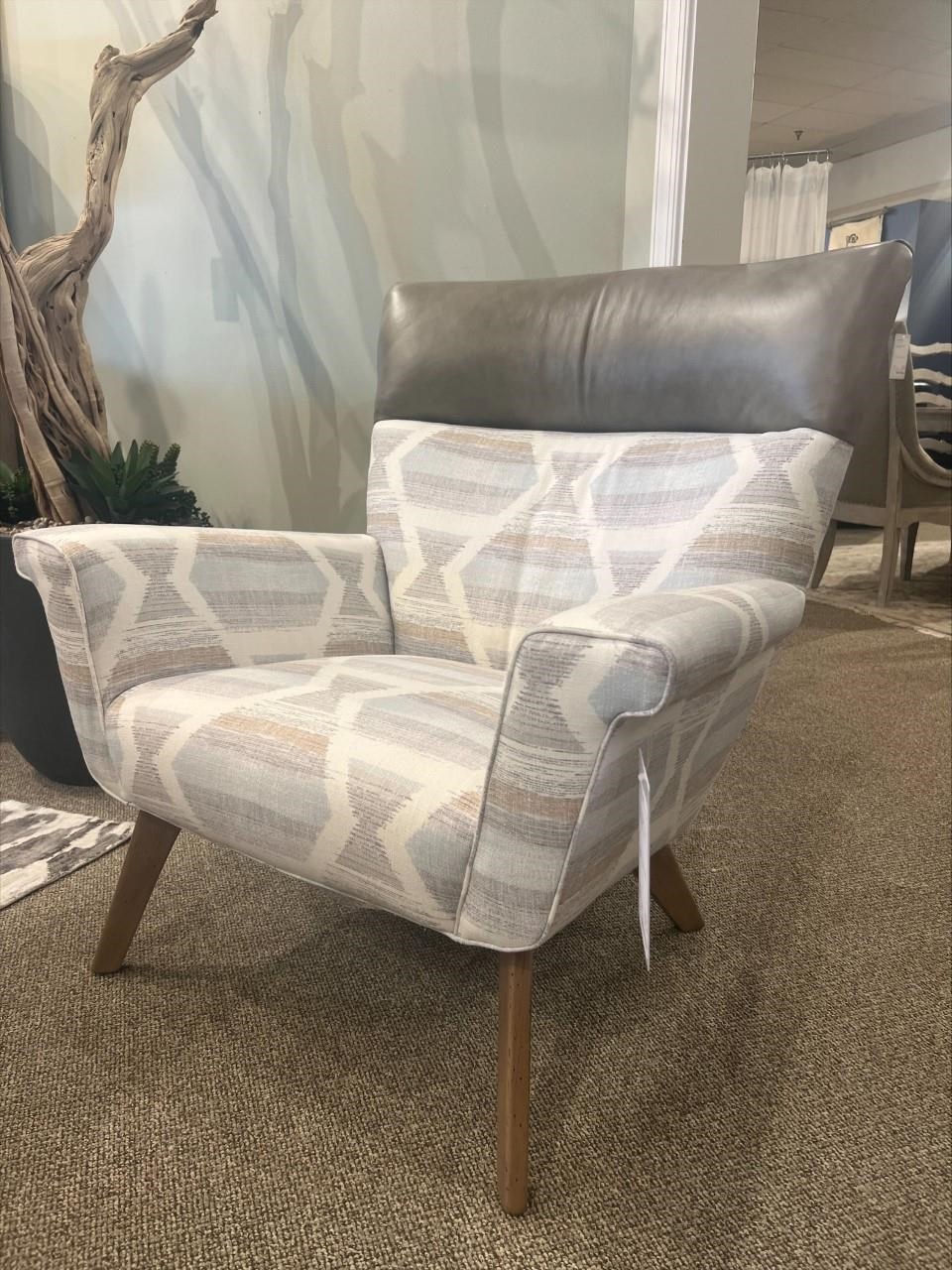 Huntington House 7723 563643098 Mid-Century Modern Upholstered