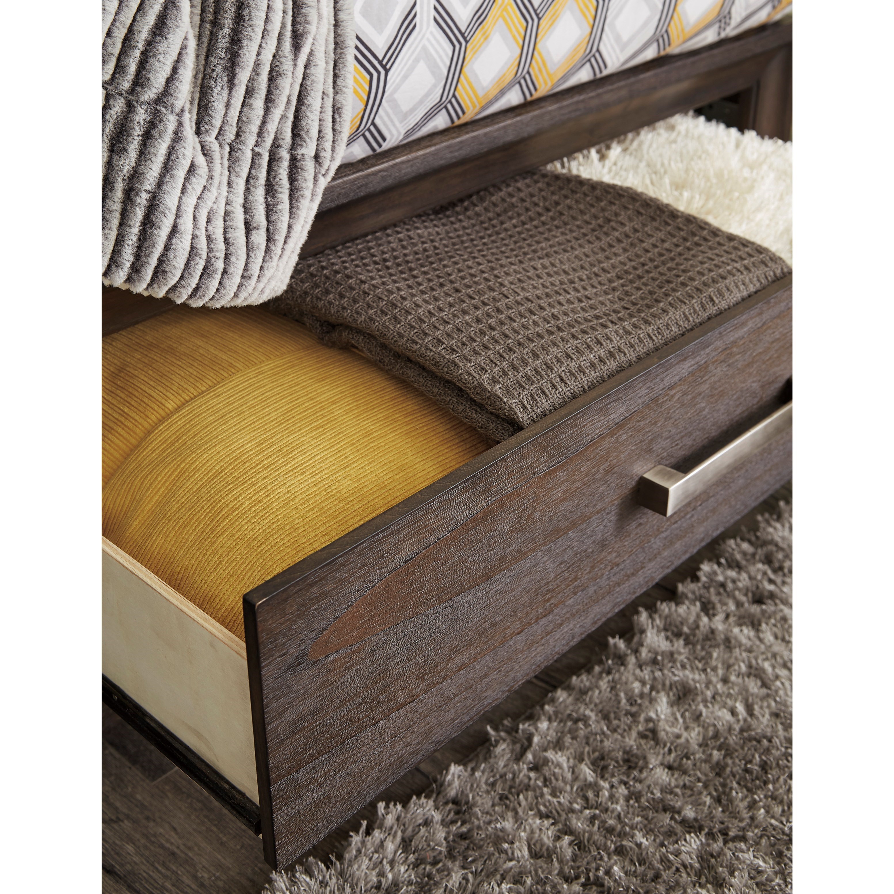 Signature Design by Ashley Brueban Contemporary King ...