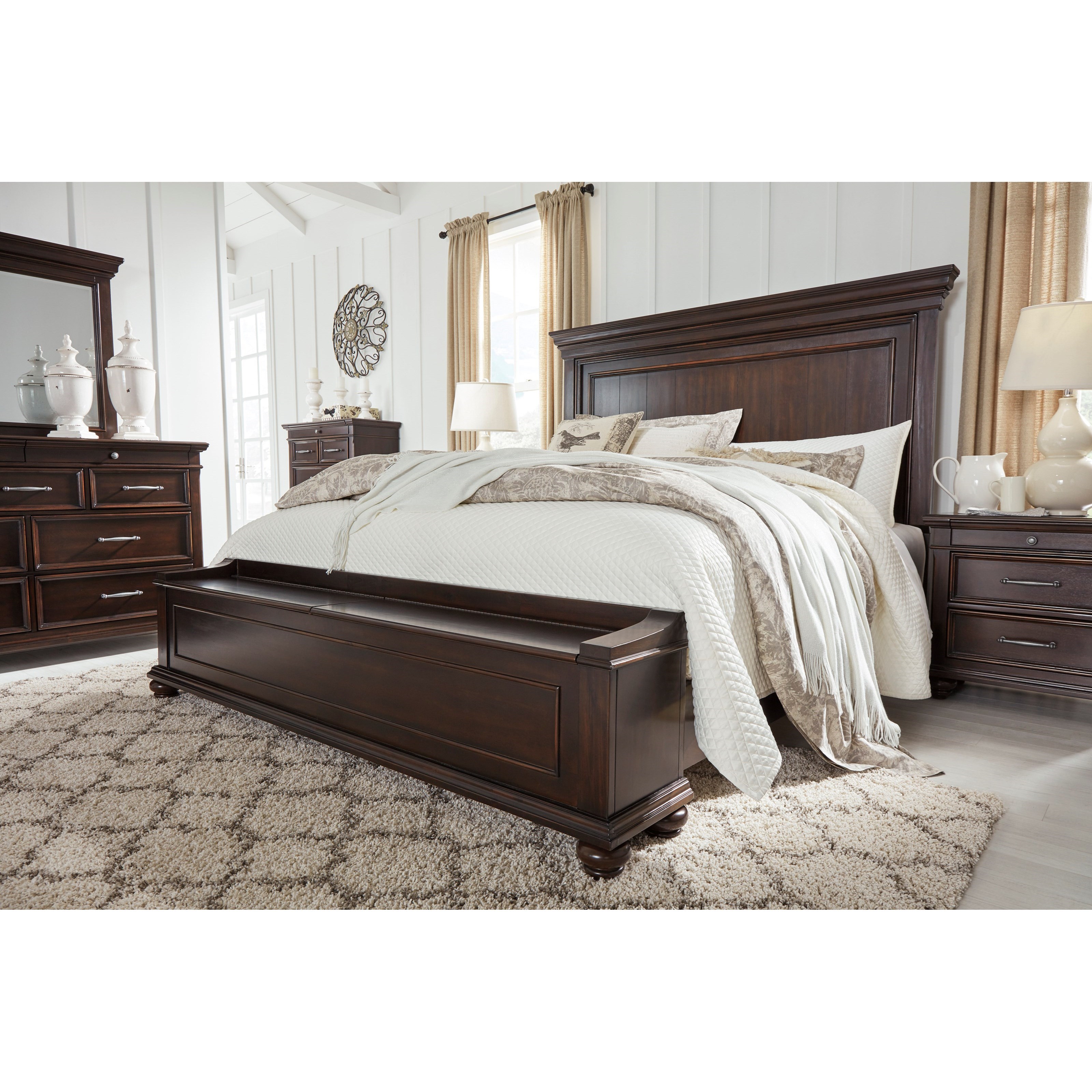 Signature Design by Ashley Brynhurst Queen Bedroom Group ...