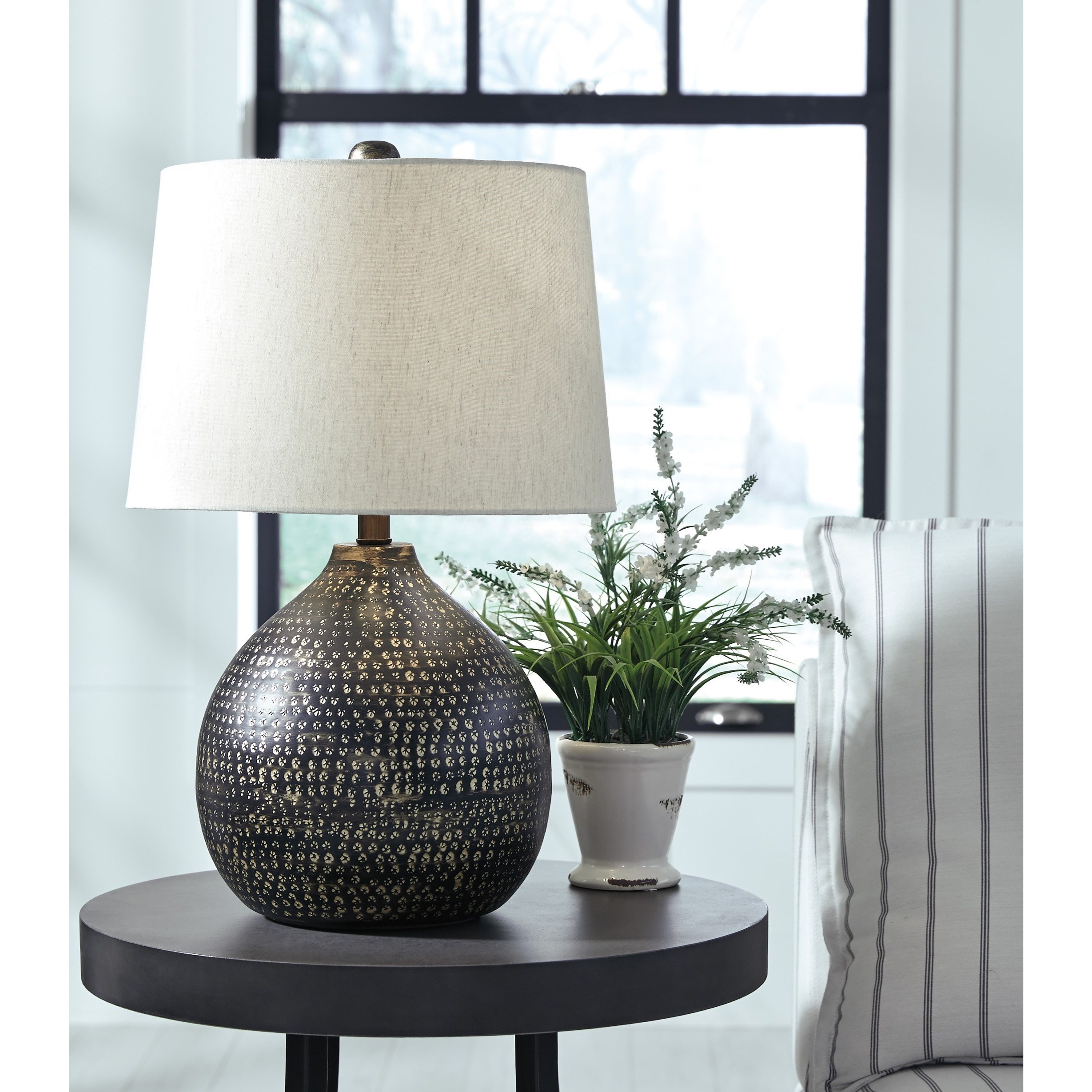 Signature Design by Ashley Lamps - Contemporary Maire ...