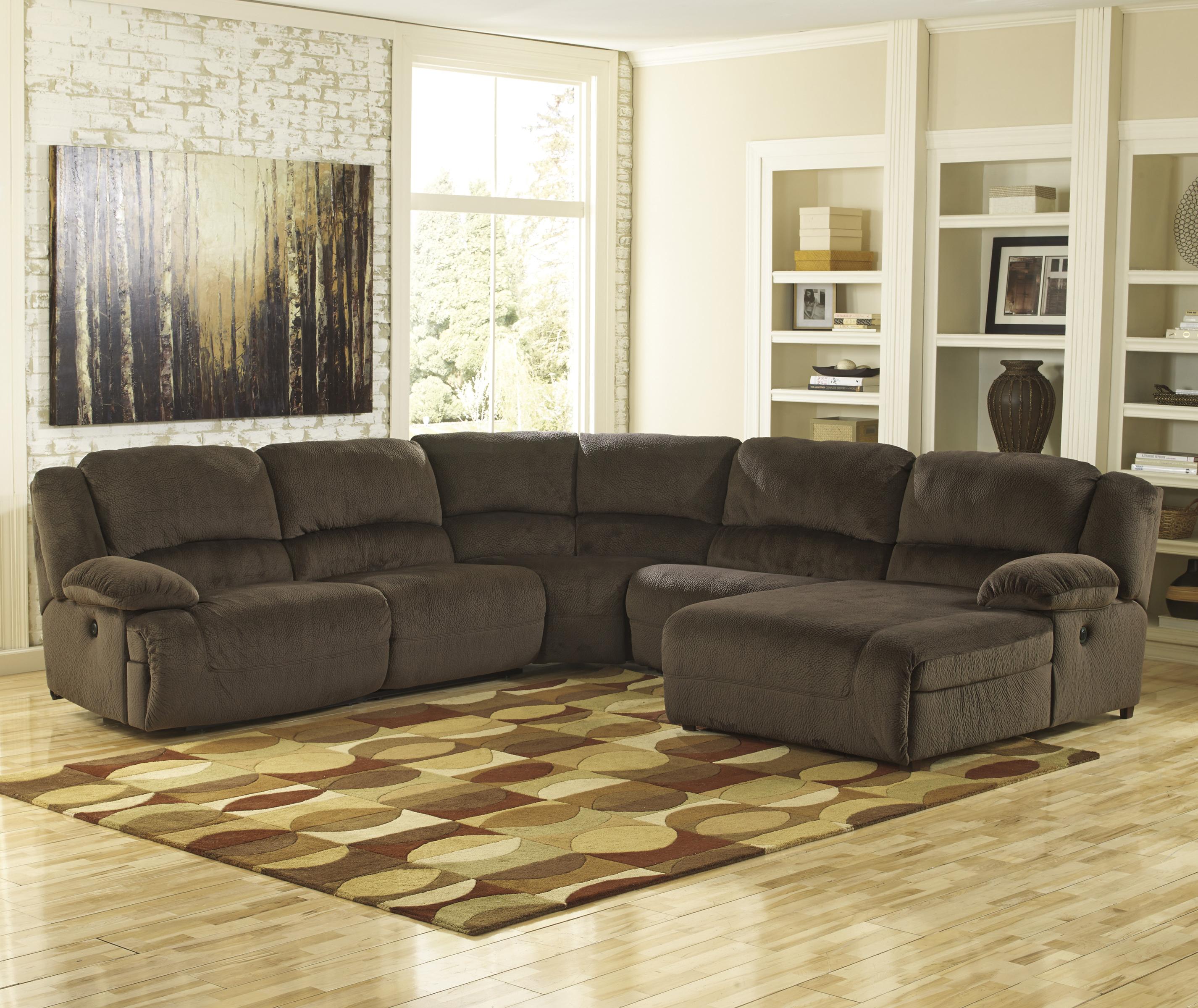 Reclining sectional with chaise