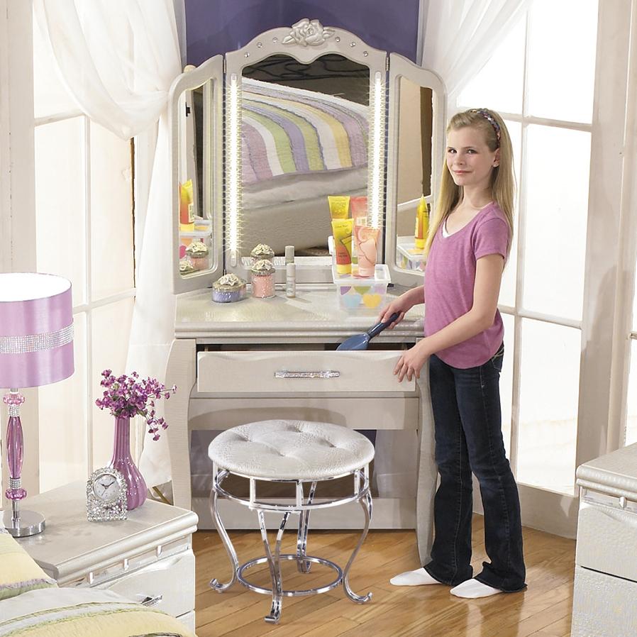 Signature Design by Ashley Zarollina Desk & Vanity Mirror in Silver 