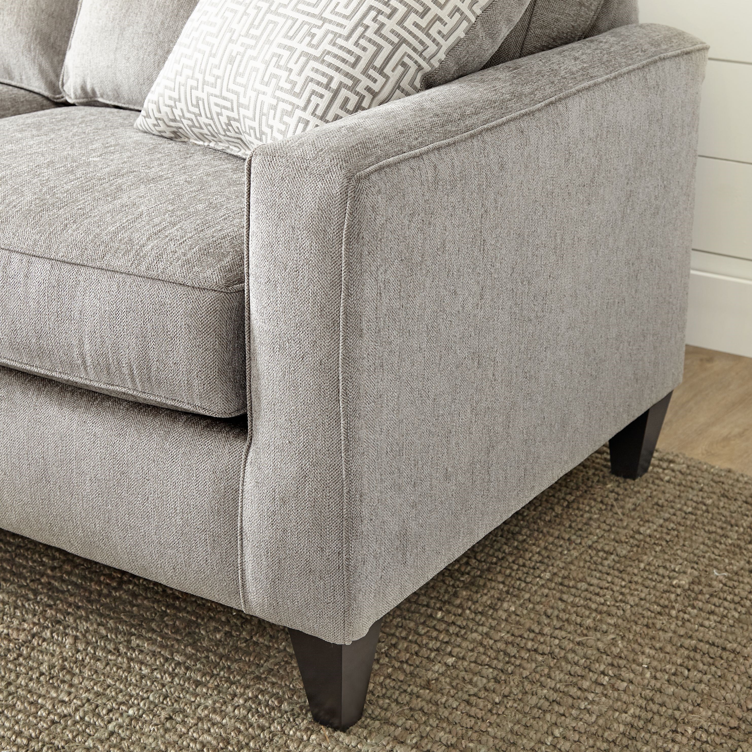 Steve Silver Maddox Transitional 2 Piece Sectional with 3 Accent