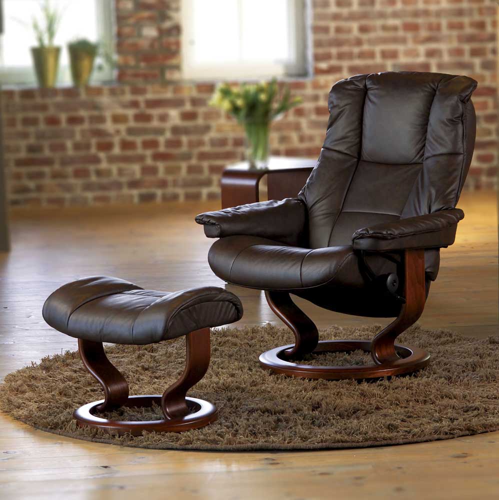 Stressless Mayfair Large Reclining Chair & Ottoman with Classic Base