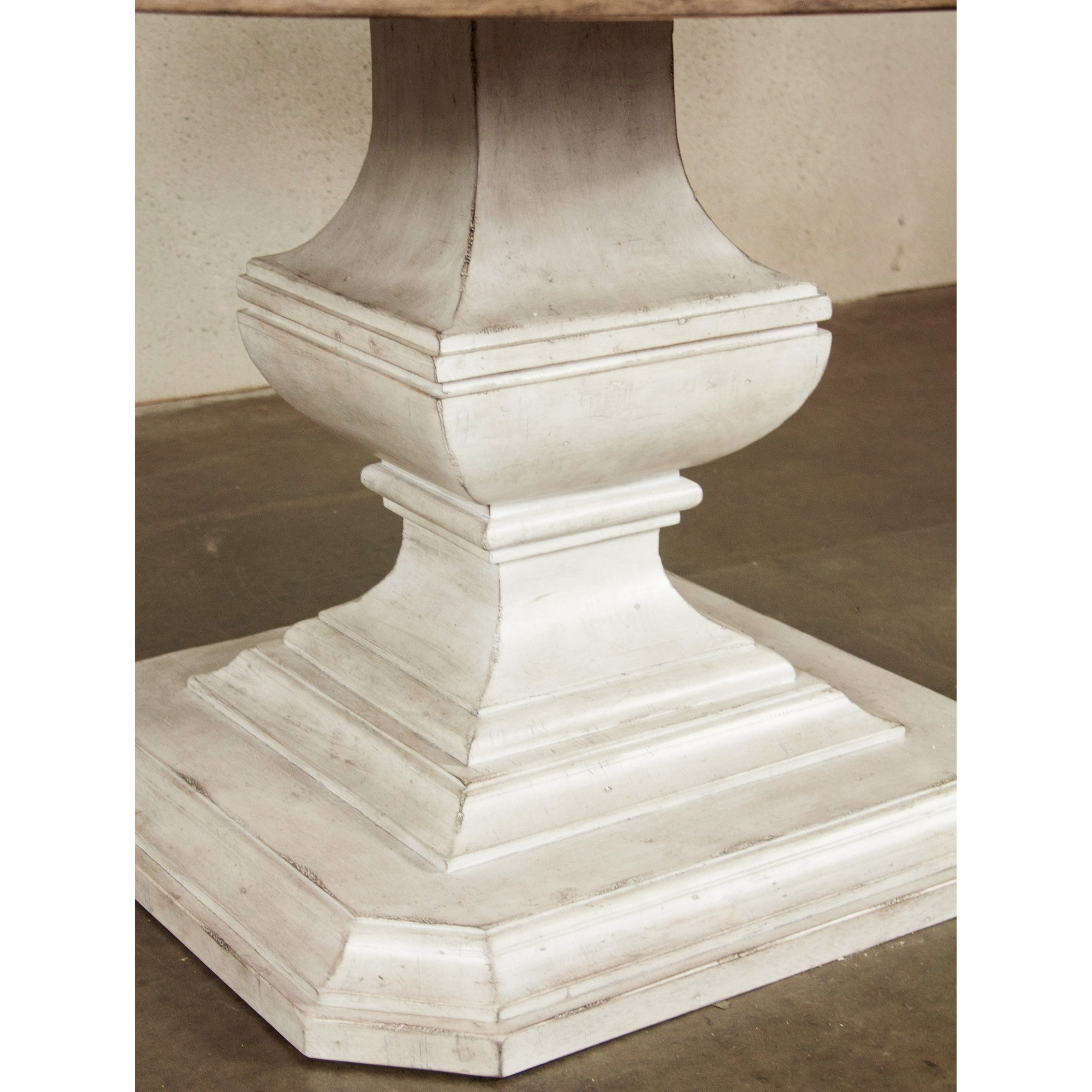 Riverside Furniture Elizabeth 54Inch Round Dining Table with Carved