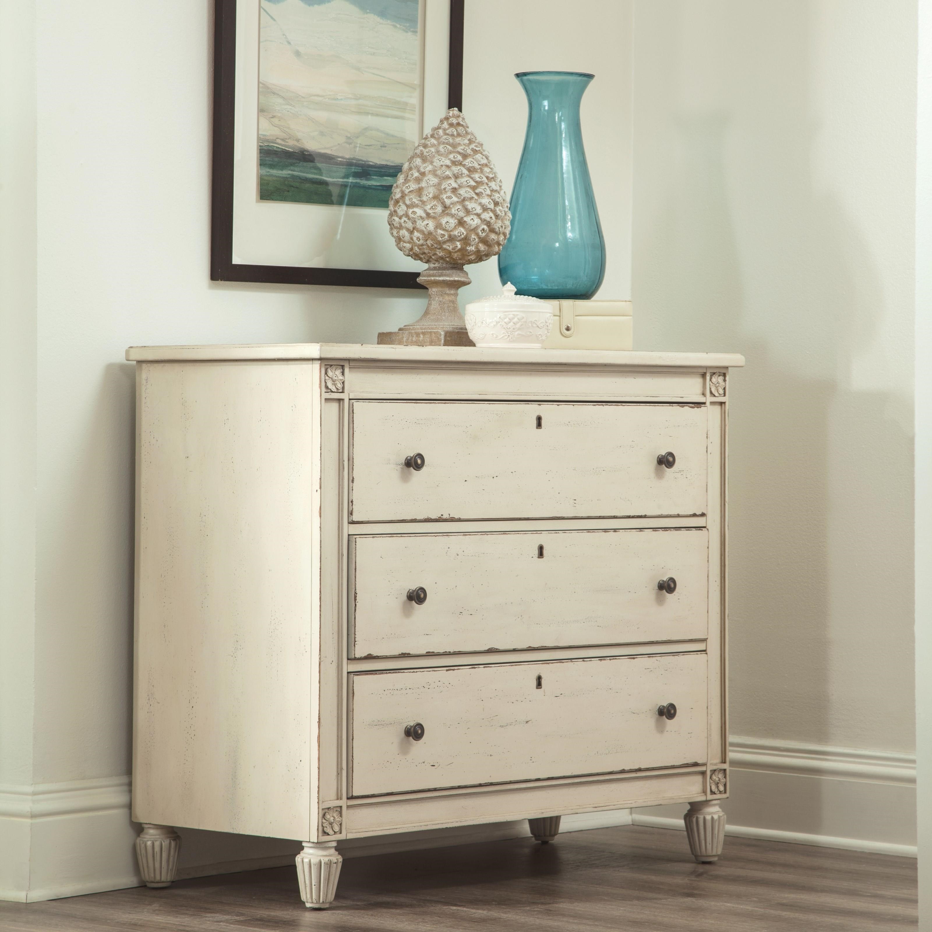 Riverside Furniture Huntleigh 3 Drawer Bachelors Chest in Vintage White