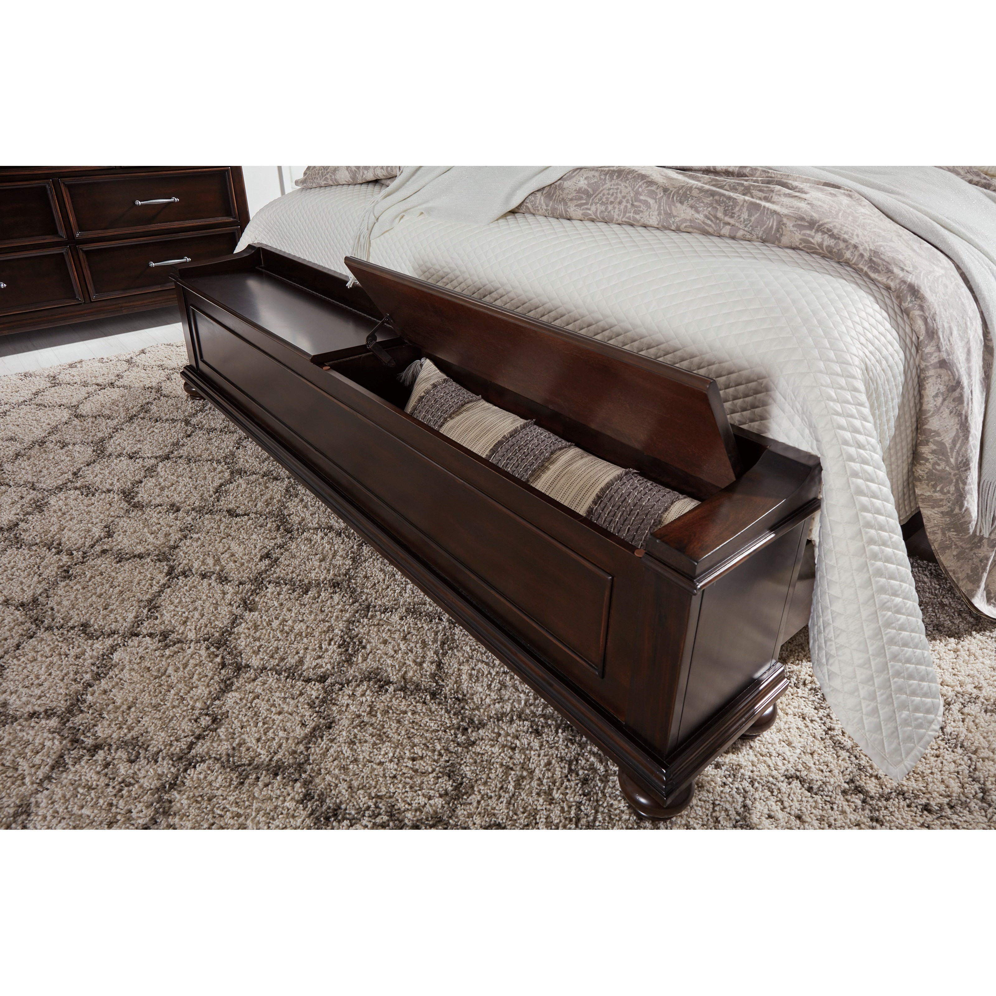 Signature Design by Ashley Brynhurst Traditional Queen Panel Bed with