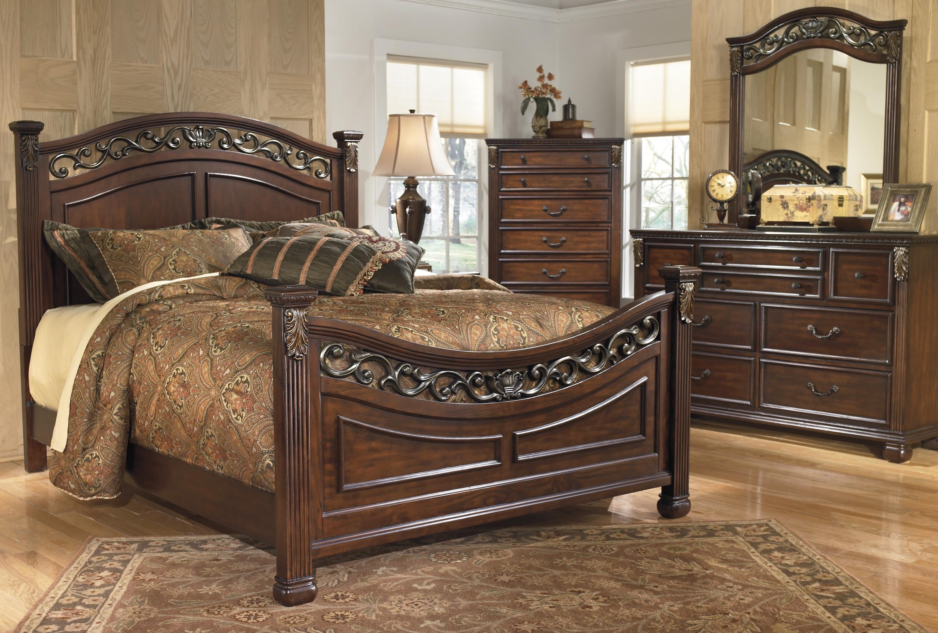 Signature Design by Ashley Leahlyn Queen 5 Piece Bedroom Group  Royal 