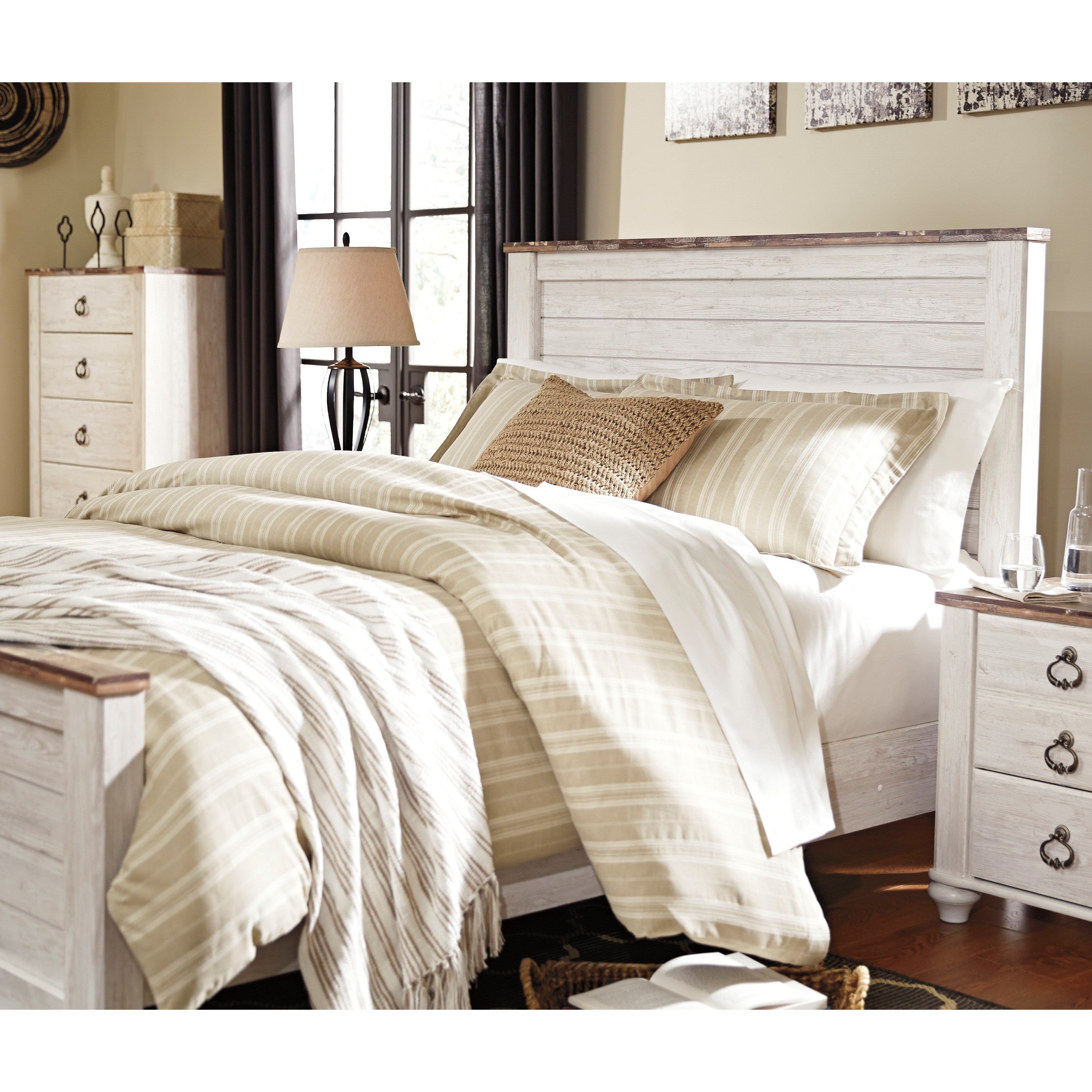 Signature Design by Ashley Willowton TwoTone Queen Panel Bed with